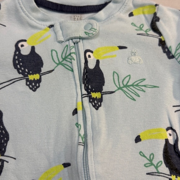 GAP - Baby Onesie Sleeper in Light Blue with Tucan design - Picture 2 of 3